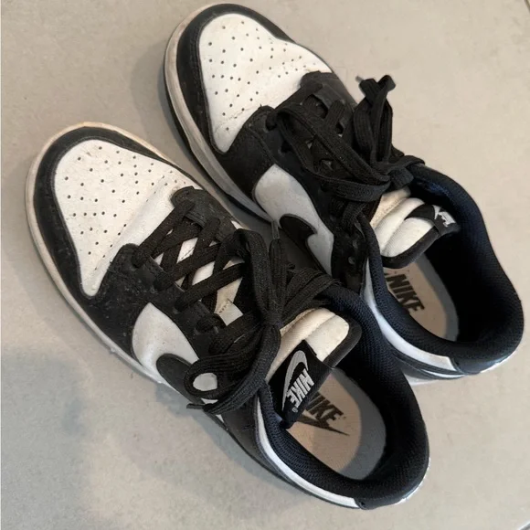 Nike womens Black and White Low-Top Sneakers - Picture 2 of 4